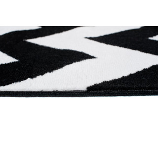 Čierno-biely metrážny koberec