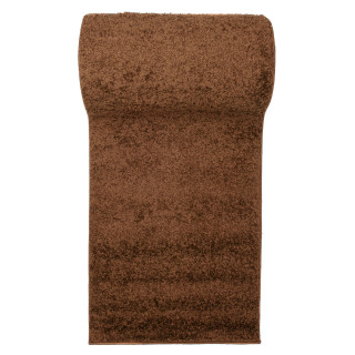 Moderný metrážny koberec hnedej farby