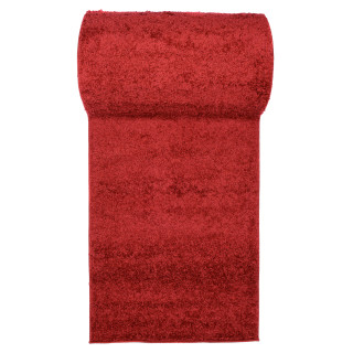 Metrážny koberec v červenej farbe