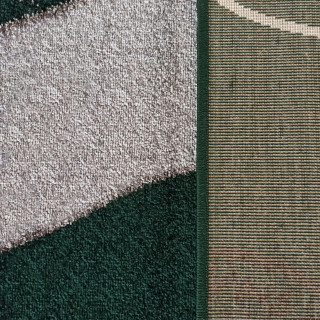 Koberec so vzorom zelenej farby