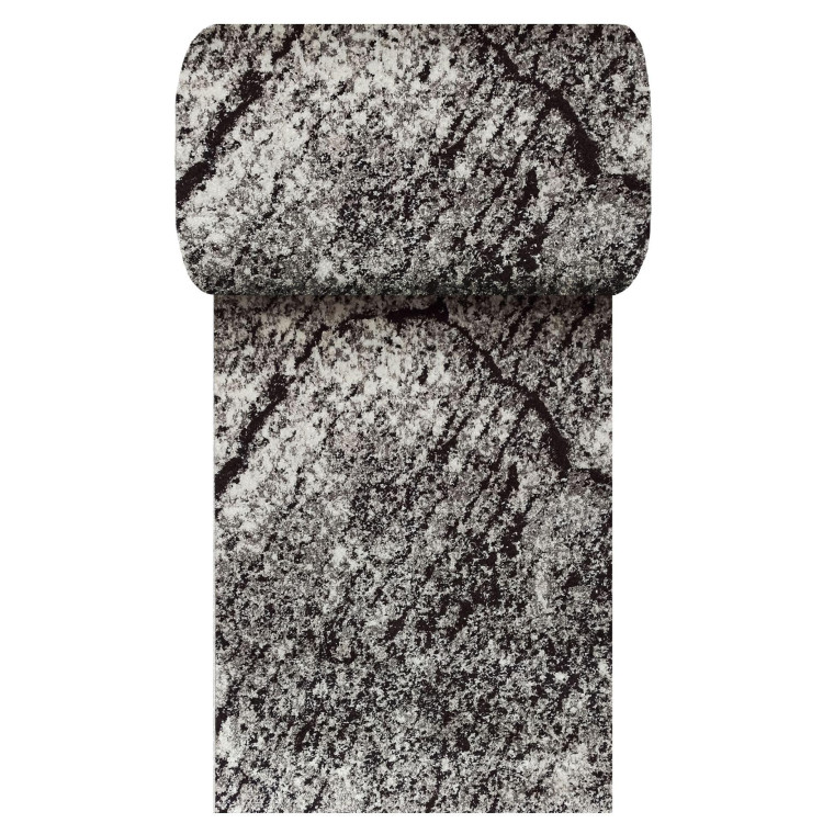 Sivý metrážny koberec so vzorom