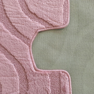 Ružová kúpeľňová a WC predložka s výrezom