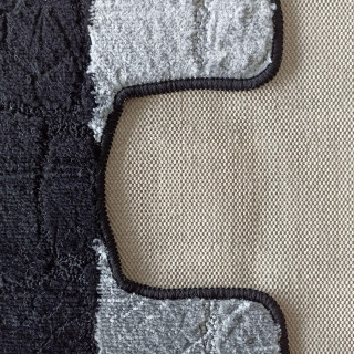 Čierna kúpeľňová zostava koberčekov