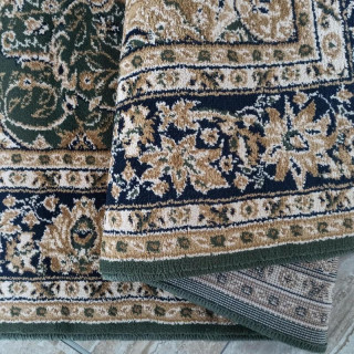 Zelený vintage koberec