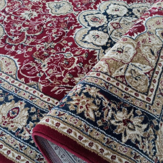 Vintage koberec v červenej farbe