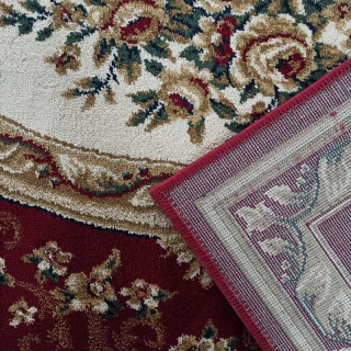 Bordový koberec v štýle vintage