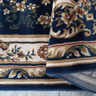 Hnedý koberec v štýle vintage