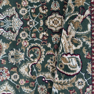 Zelený metrážny koberec so vzorom