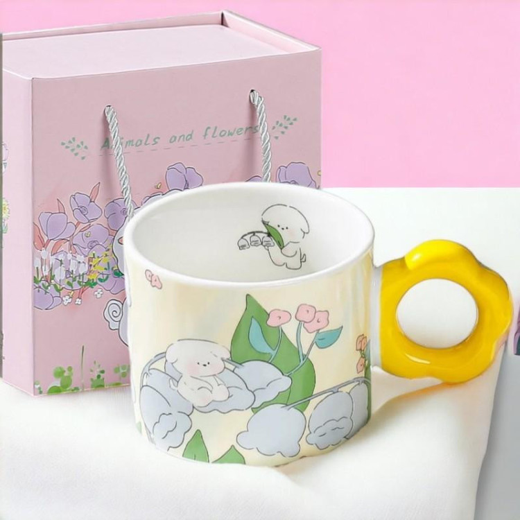 Žltý kvetinový hrnček s lyžičkou + krabička