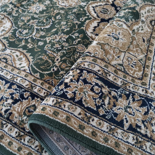 Metrážny zelený koberec so vzorom