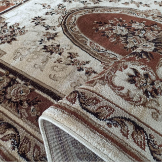 Hnedý metrážny koberec