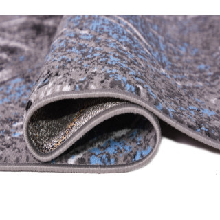 Koberec so vzorom v sivej farbe