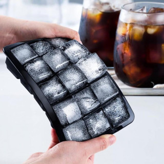 Čierna silikónová forma na ľadové kocky - 15 kociek
