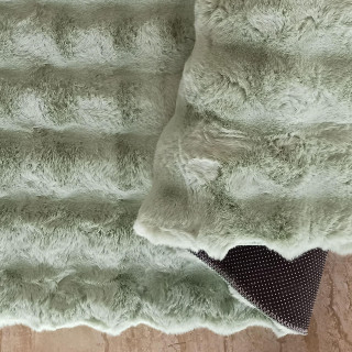 Dlakava 3D preproga v zeleni barvi