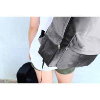 Ženski žametni nahrbtnik v sivi barvi