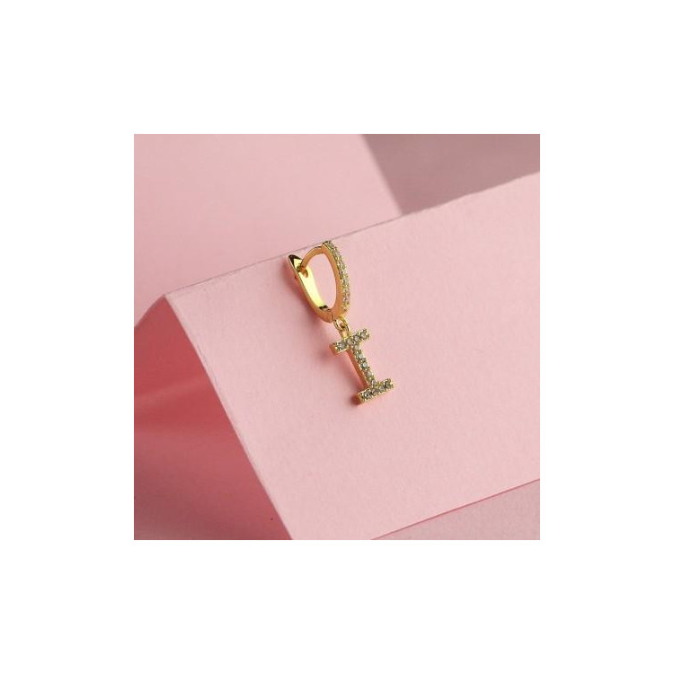 Uhani s črko I v zlati barvi okrašeni s cirkonom