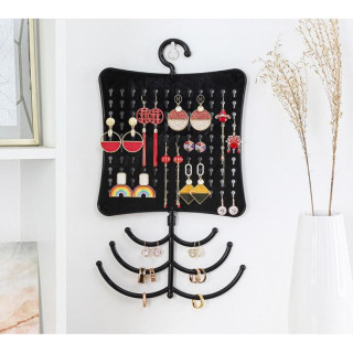 Črn obešalnik za nakit