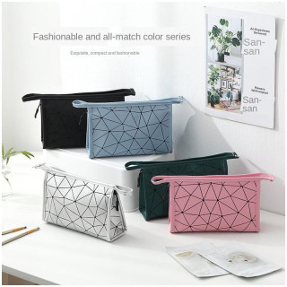 Roza kozmetična torbica z vzorcem