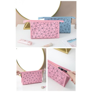 Roza kozmetična torbica z vzorcem