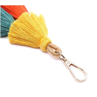 Obesek s pisanimi resicami