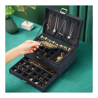 Elegantna črna škatlica za nakit