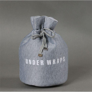 Kozmetična torbica v sivi barvi