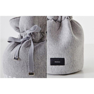 Kozmetična torbica v sivi barvi