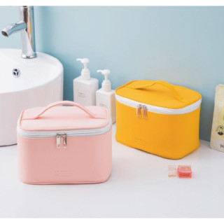 Rumena kozmetična torbica