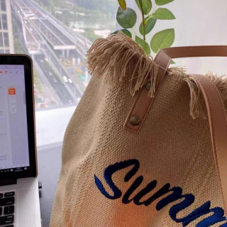 Rjava torba za plažo z resicami