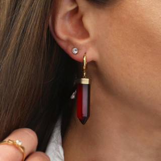 Uhani z rdečim kamnom