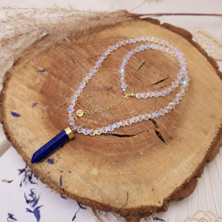 Pozlačena ogrlica z modrim kristalom