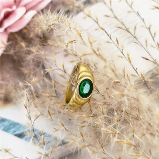 Ženski pozlačen prstan z zelenim kamnom