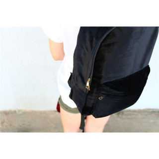 Črn žameten nahrbtnik