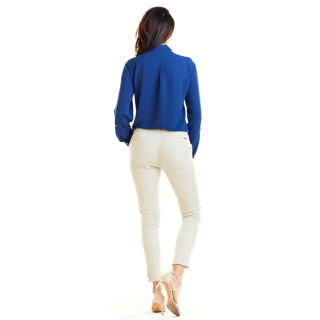 Ženska klasična srajca s prsnimi žepi v temno modri barvi