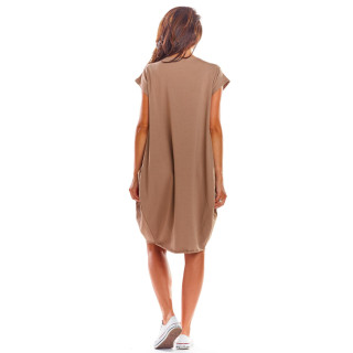 Ženska ohlapna obleka z velikimi žepi v bež barvi