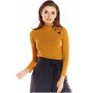 Oprijet ženski pulover kamelje barve z okrasnimi gumbi