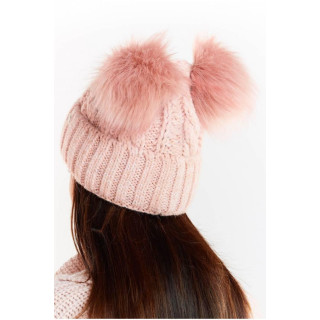 Ženska topla kapa z dvema čopoma v roza barvi