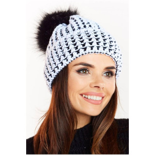 Ženska topla kapa s krznenim čopom v beli barvi