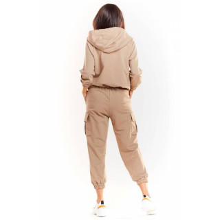 Ohlapne ženske hlače v bež barvi z elastiko v pasu