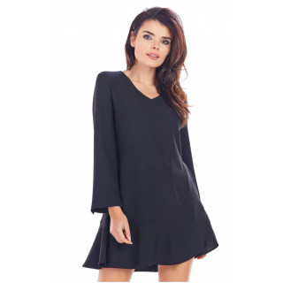 Kratka črna ženska obleka z volanom