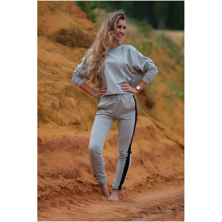 Kratek ženski pulover mint barve s širokim krojem