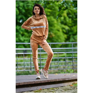 Tople ženske žametne trenirke v bež barvi z okrasno črto