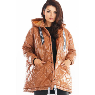 Ženska prešita jakna oversize kroja v bež barvi