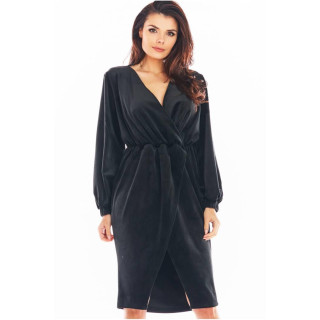 Ženska obleka iz velurja z izrezom v črni barvi