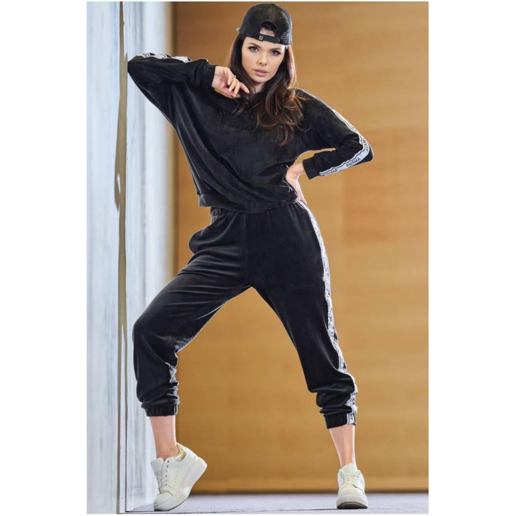 Ženske trenirke iz velurja s kontrastnimi trakovi v črni barvi