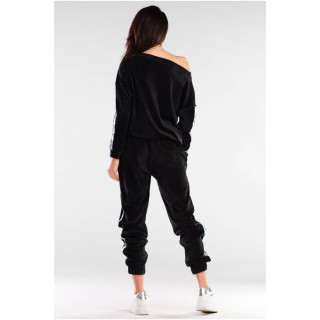 Ženske trenirke iz velurja s kontrastnimi trakovi v črni barvi