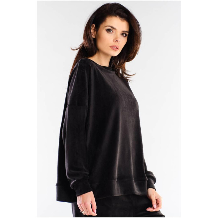 Ženski oversize pulover iz črnega velurja