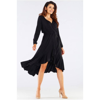 Elegantna črna ženska obleka z zavezovanjem v pasu