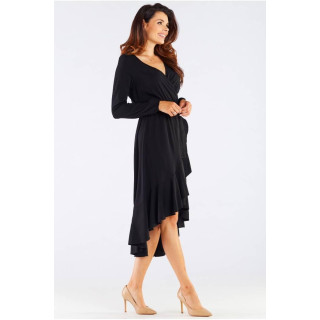 Elegantna črna ženska obleka z zavezovanjem v pasu