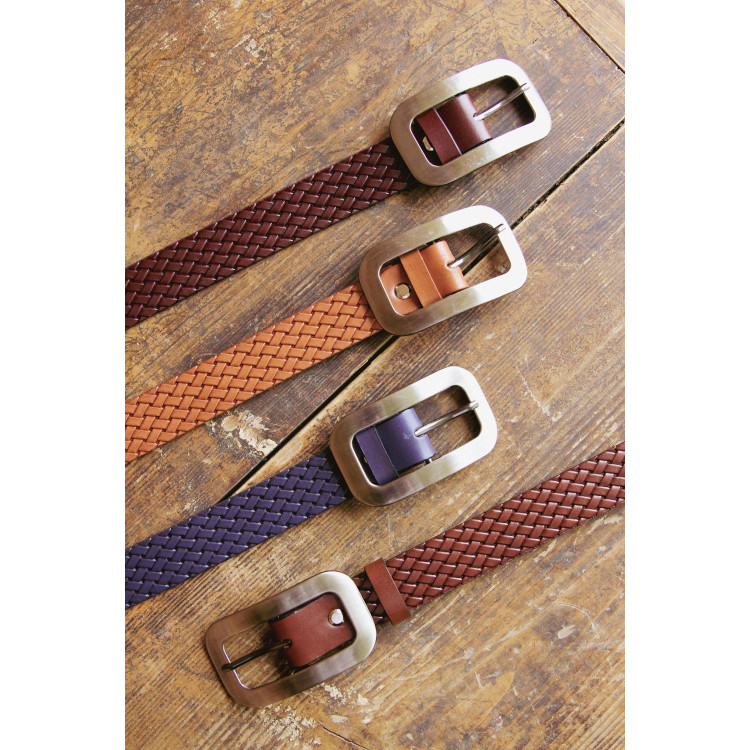 Ženski usnjen pleten pas v bordo barvi